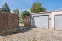 Garage und Stellplatz
