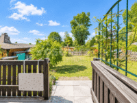 Terrasse mit Blick in den Garten