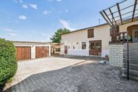 Doppelgarage und Nebengebäude