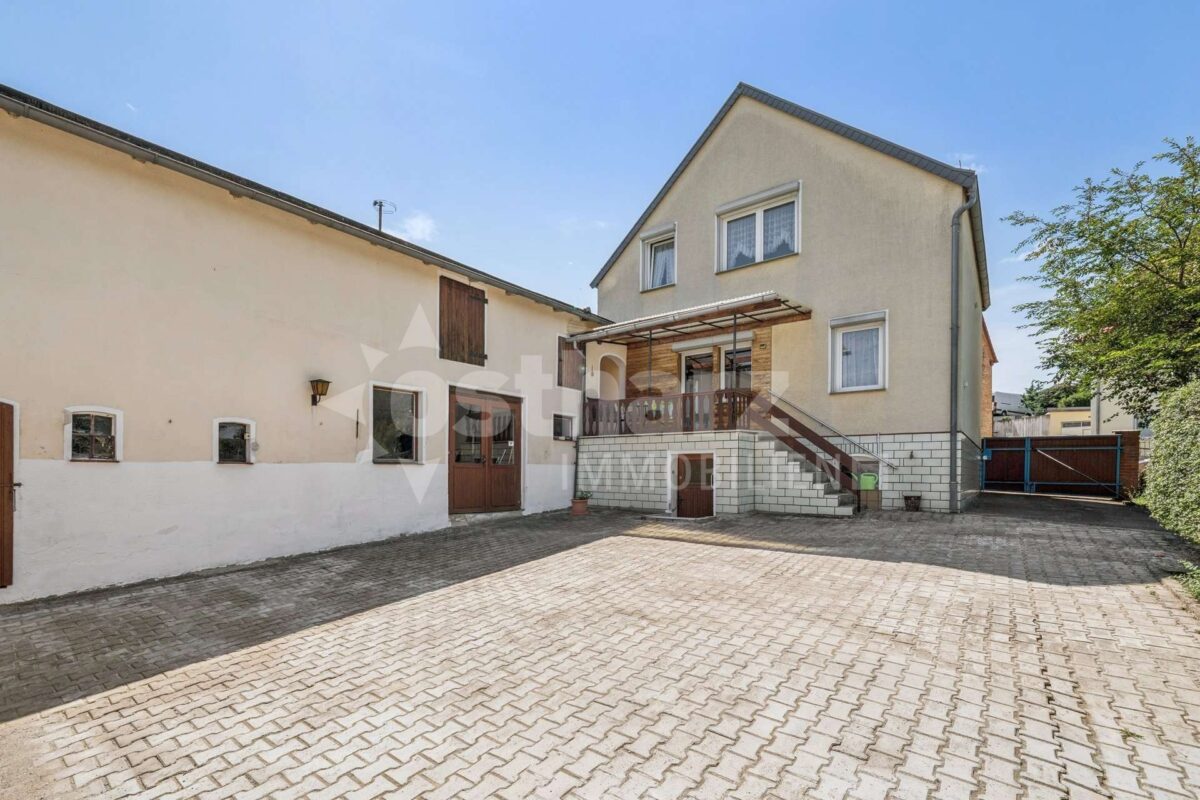 Hofseite des Hauses